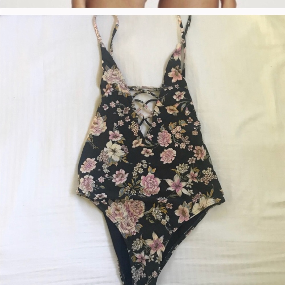 Billabong one piece !